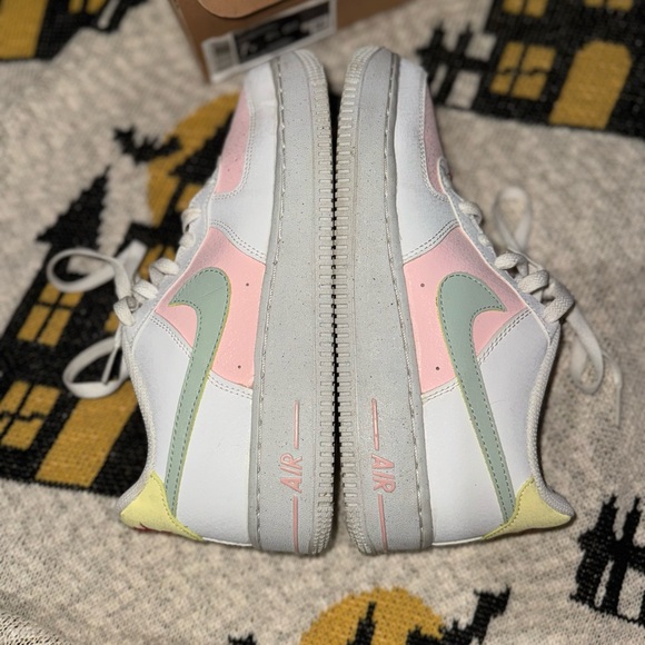 Air Force 1 Impact GS 'Summit White Seafoam'
7Y - 8.5W - Picture 3 of 4